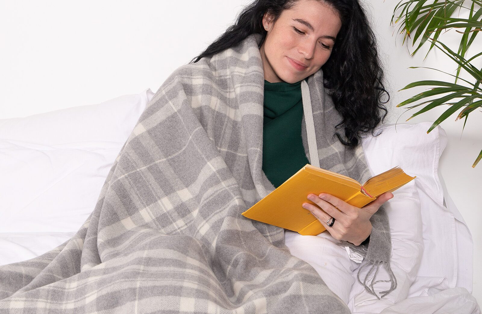 Slapen onder een wollen deken: leg je hem op of onder het dekbed?